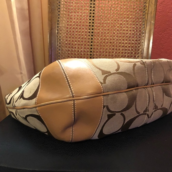 Coach Signature Hobo Purse - Picture 8 of 8